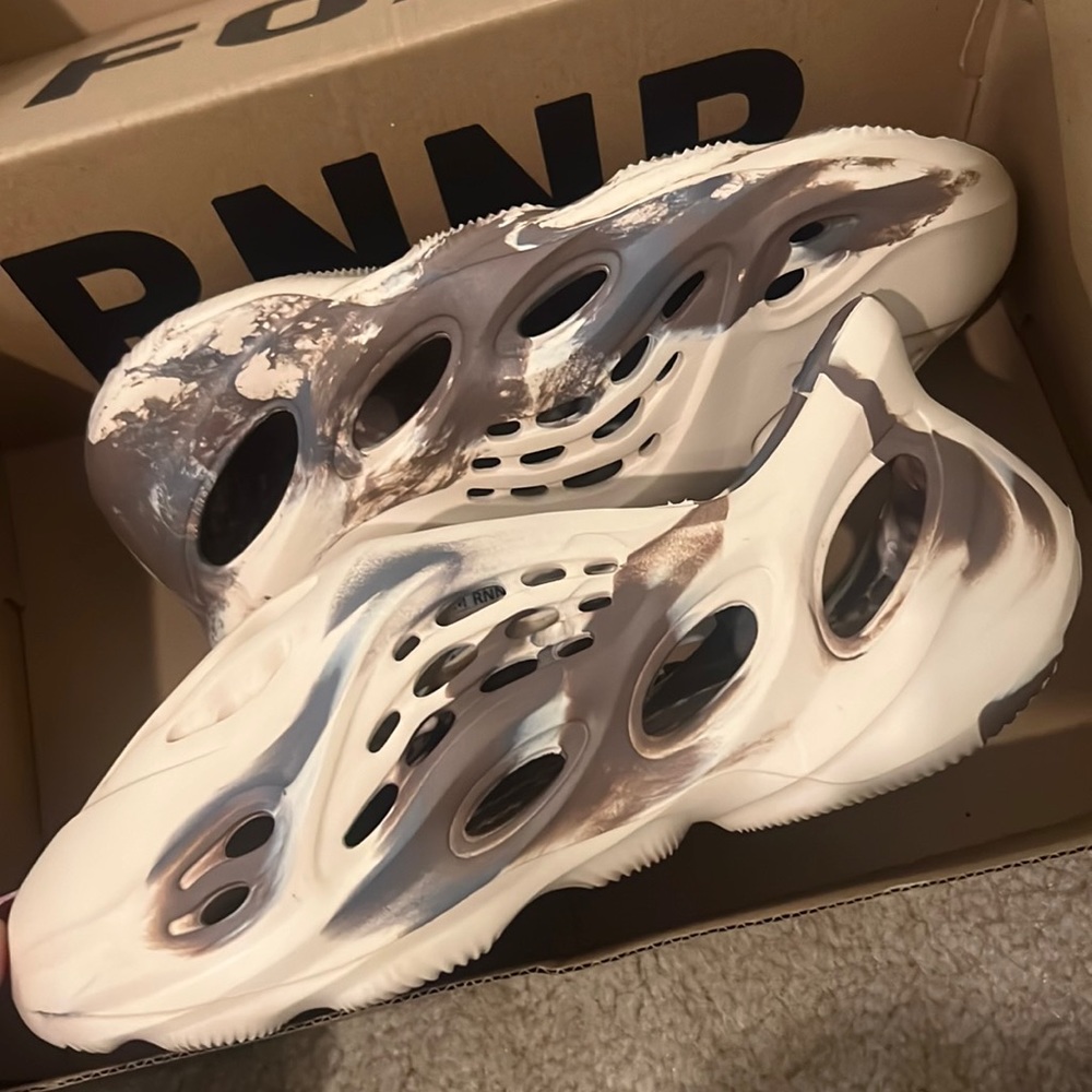 YEEZY Clay Foam Runners